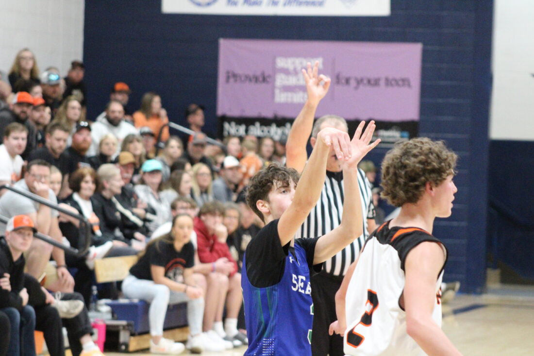 Seabury boys topple No. 2 La Crosse in state tourney opener News